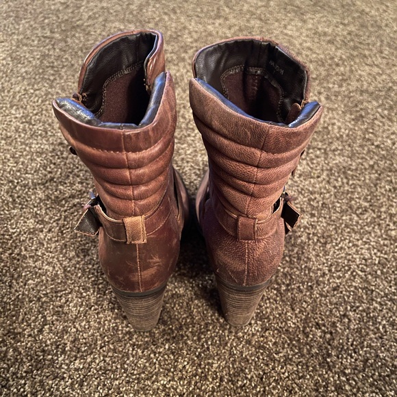 Revolve Steve Madden Raleighh tall distressed buckled heeled boots cognac - Picture 8 of 11